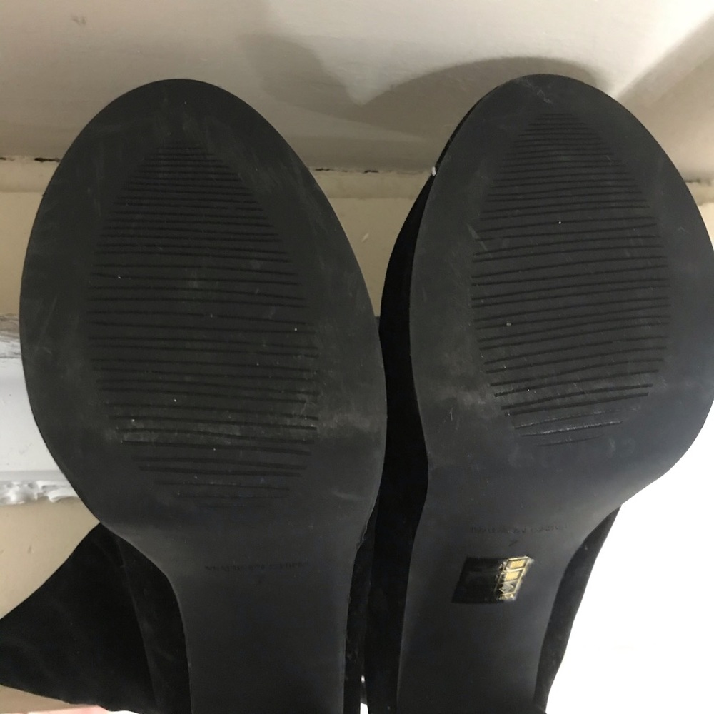 BooHoo Platform Velvet Dragon Embroidered Booties - Picture 15 of 15
